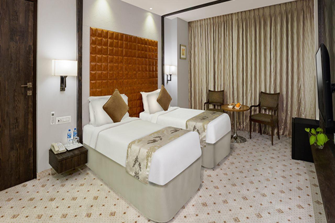 รีเจนตา เซ็นทรัล โฮเต็ล แอนด์ คอนเวนชั่น เซ็นเตอร์ นาคปุระ Hotel ภายนอก รูปภาพ