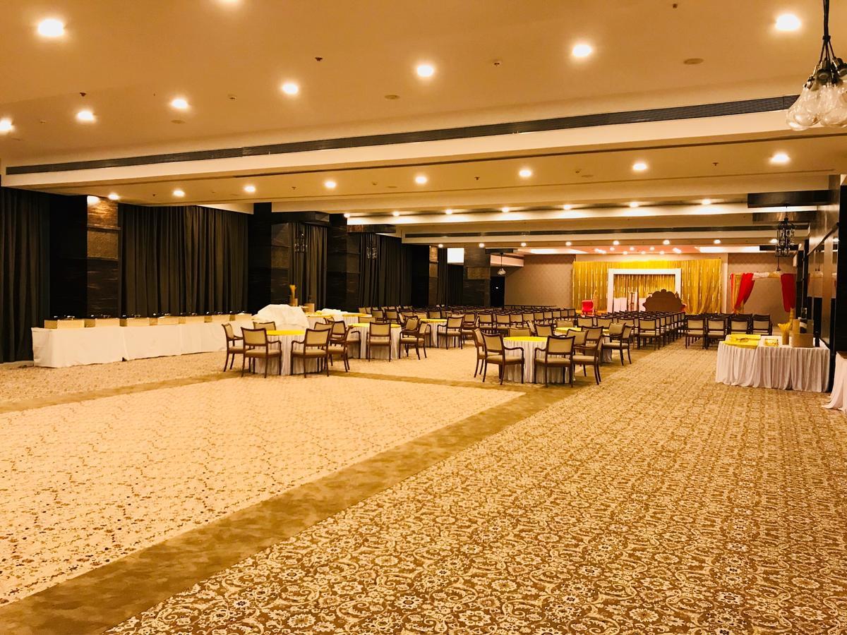 รีเจนตา เซ็นทรัล โฮเต็ล แอนด์ คอนเวนชั่น เซ็นเตอร์ นาคปุระ Hotel ภายนอก รูปภาพ