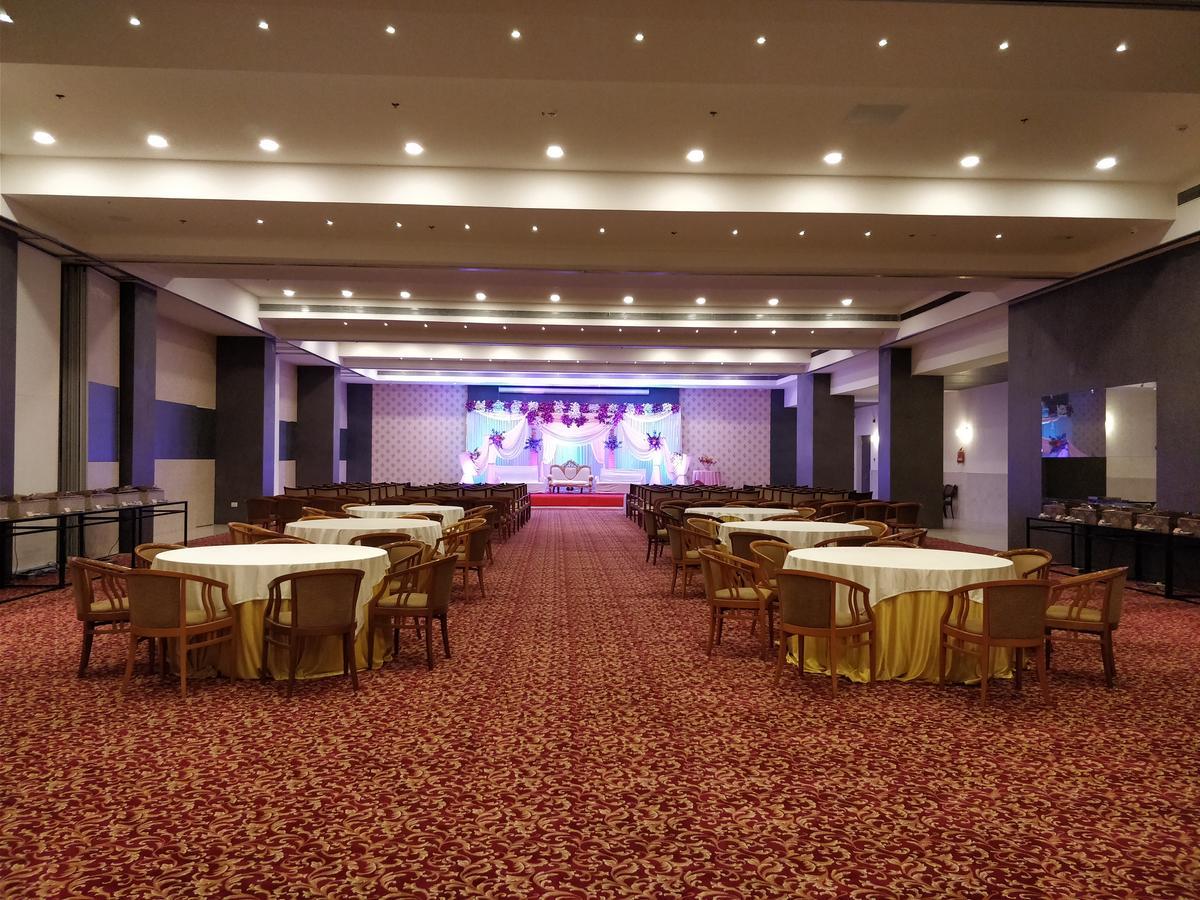 รีเจนตา เซ็นทรัล โฮเต็ล แอนด์ คอนเวนชั่น เซ็นเตอร์ นาคปุระ Hotel ภายนอก รูปภาพ
