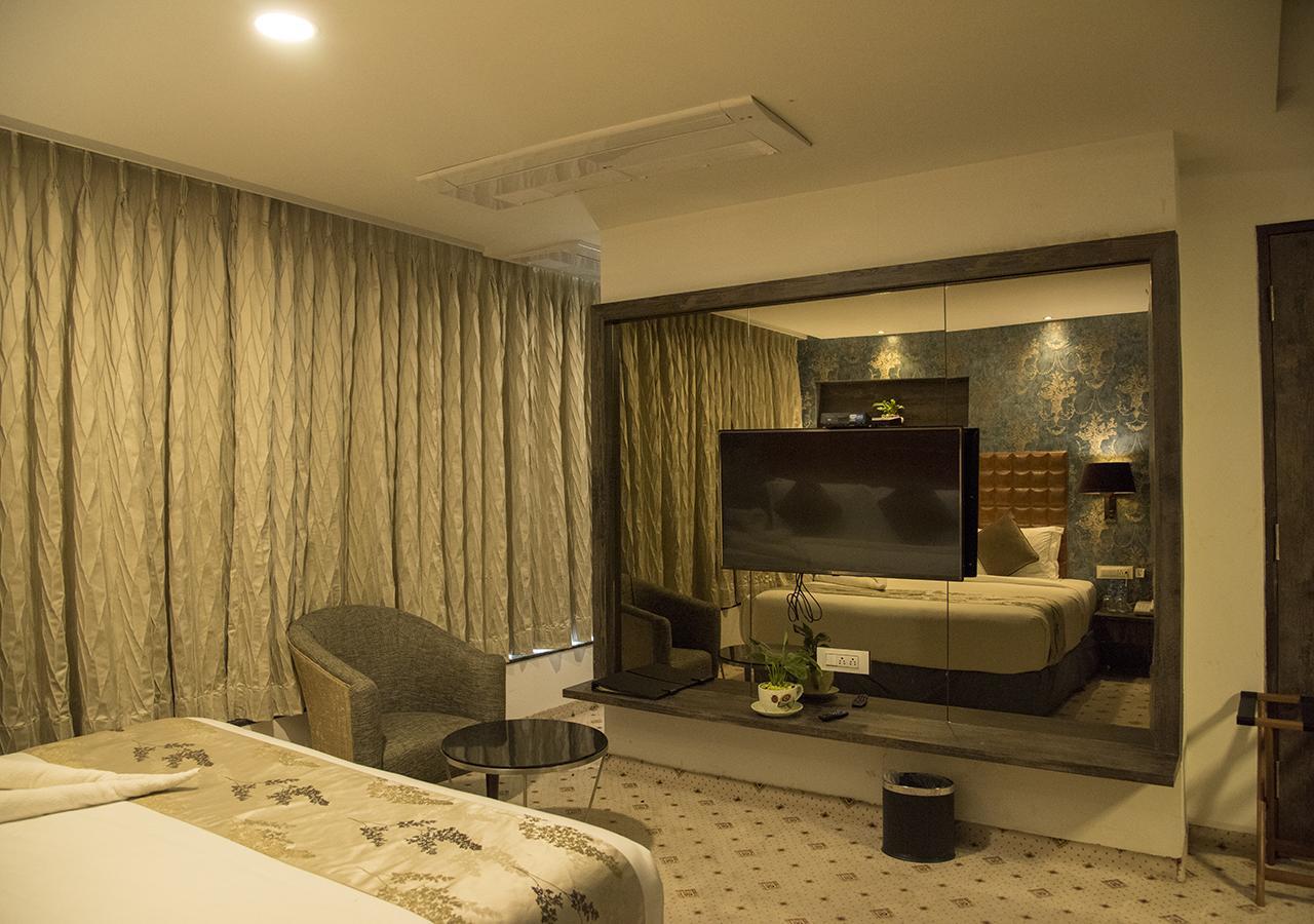 รีเจนตา เซ็นทรัล โฮเต็ล แอนด์ คอนเวนชั่น เซ็นเตอร์ นาคปุระ Hotel ภายนอก รูปภาพ