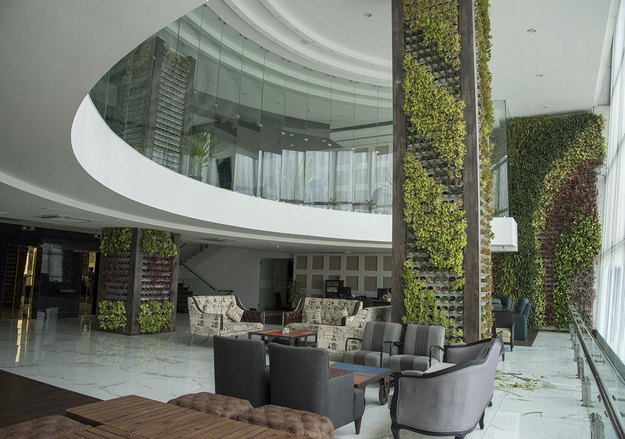 รีเจนตา เซ็นทรัล โฮเต็ล แอนด์ คอนเวนชั่น เซ็นเตอร์ นาคปุระ Hotel ภายนอก รูปภาพ