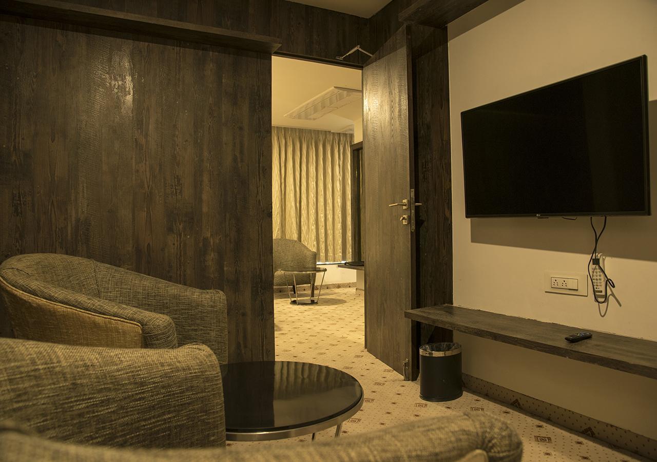 รีเจนตา เซ็นทรัล โฮเต็ล แอนด์ คอนเวนชั่น เซ็นเตอร์ นาคปุระ Hotel ภายนอก รูปภาพ