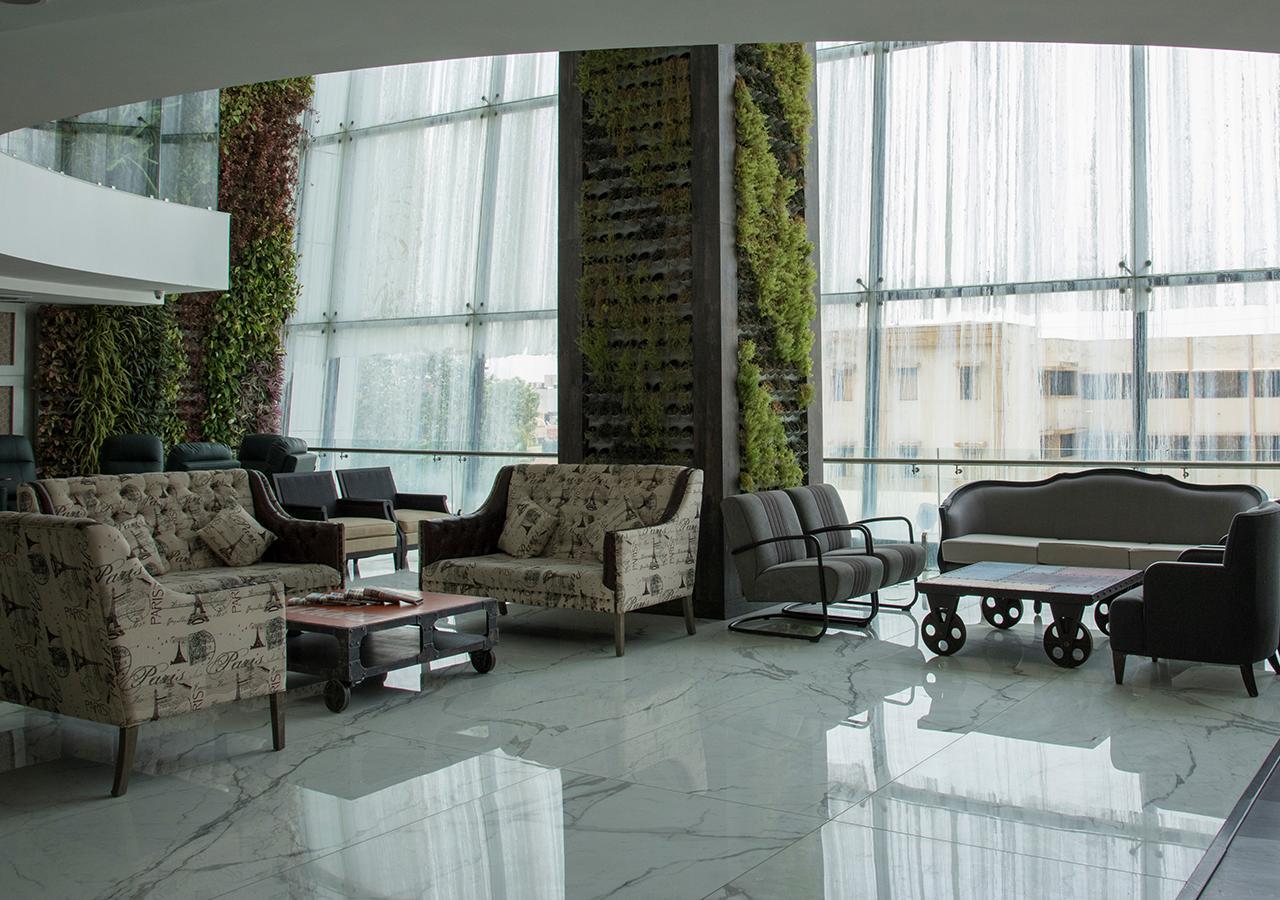 รีเจนตา เซ็นทรัล โฮเต็ล แอนด์ คอนเวนชั่น เซ็นเตอร์ นาคปุระ Hotel ภายนอก รูปภาพ