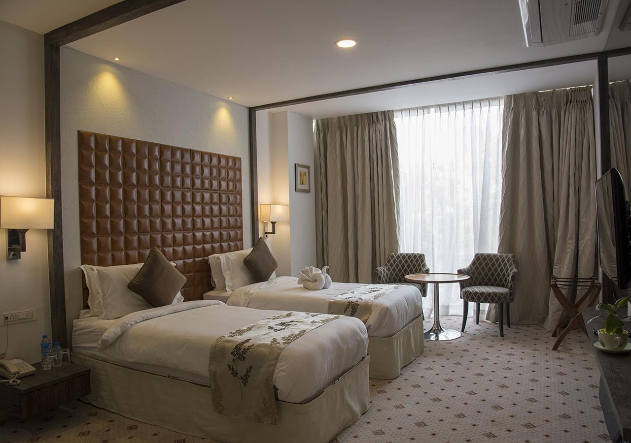 รีเจนตา เซ็นทรัล โฮเต็ล แอนด์ คอนเวนชั่น เซ็นเตอร์ นาคปุระ Hotel ภายนอก รูปภาพ