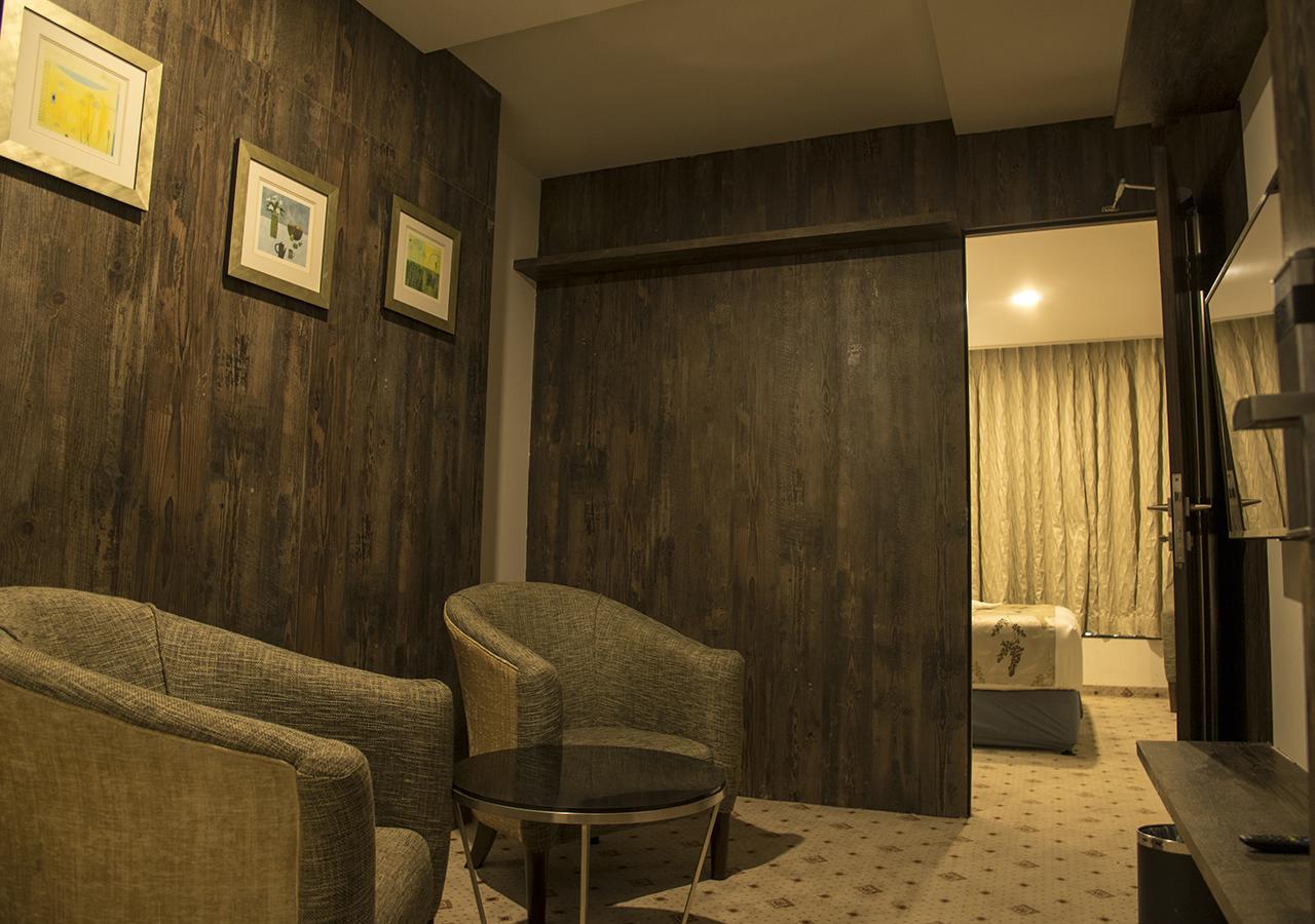 รีเจนตา เซ็นทรัล โฮเต็ล แอนด์ คอนเวนชั่น เซ็นเตอร์ นาคปุระ Hotel ภายนอก รูปภาพ