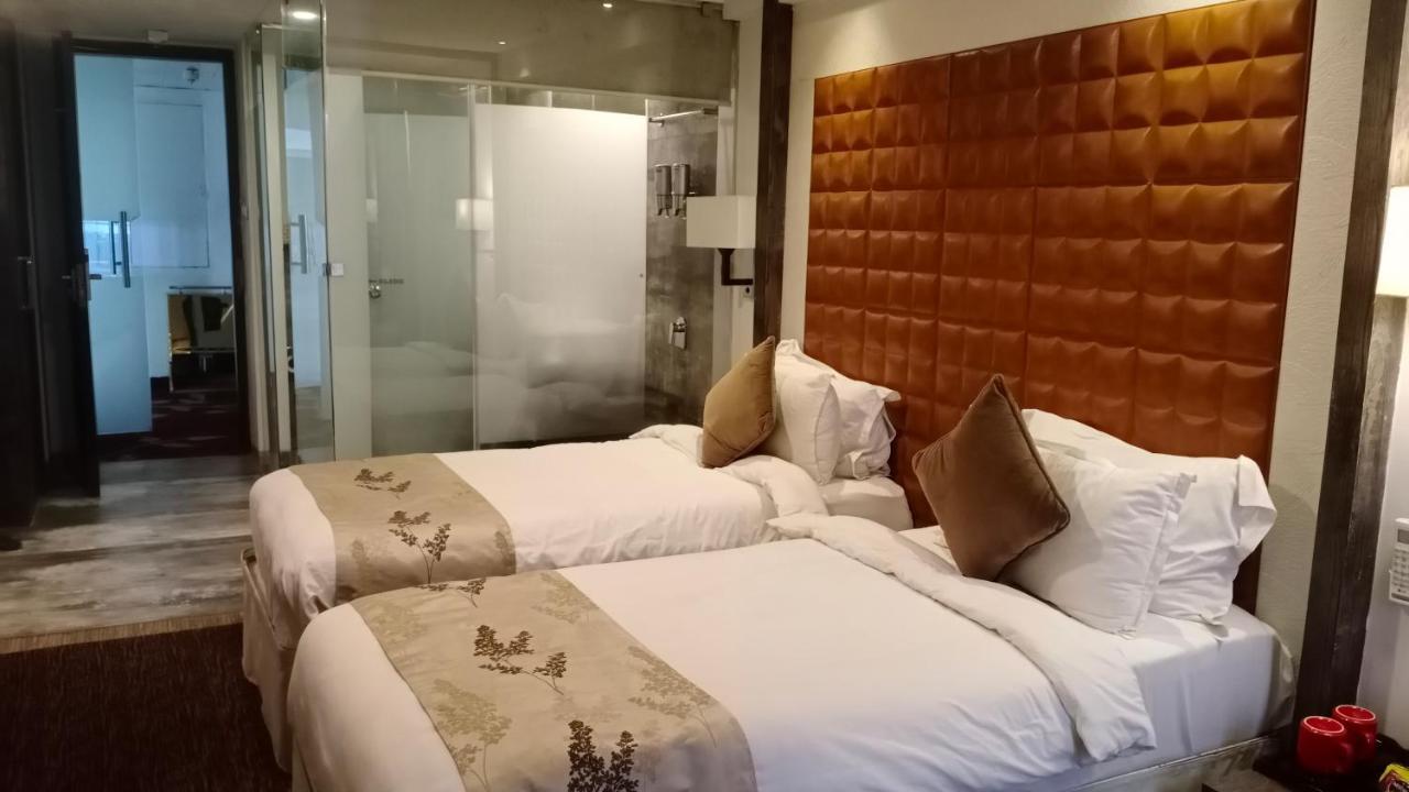 รีเจนตา เซ็นทรัล โฮเต็ล แอนด์ คอนเวนชั่น เซ็นเตอร์ นาคปุระ Hotel ภายนอก รูปภาพ