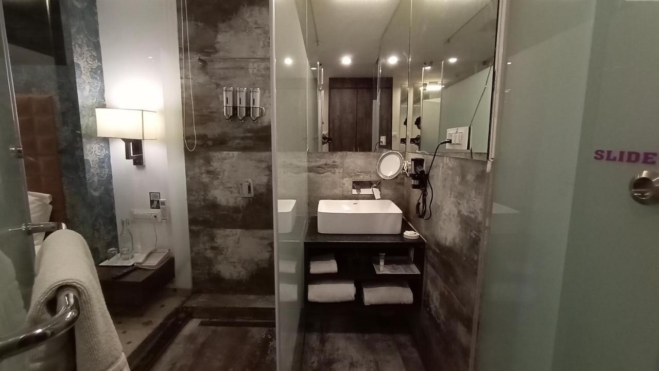 รีเจนตา เซ็นทรัล โฮเต็ล แอนด์ คอนเวนชั่น เซ็นเตอร์ นาคปุระ Hotel ภายนอก รูปภาพ